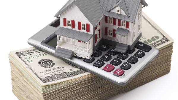 There are situations when selling to a cash house buyer may be your best option.