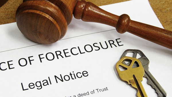 Fight an impending foreclosure by selling to a cash house buyer.